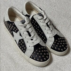 Vintage Havana ANGIE STUDDED ACCENTS W/stars SNEAKERS SIZE 7.5